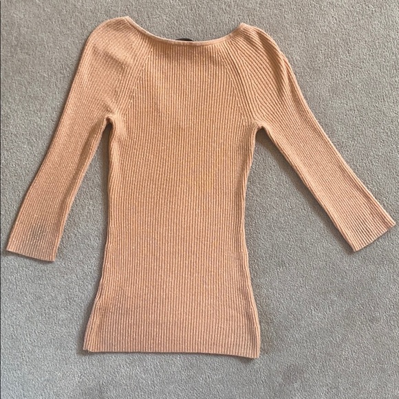 Small BEBE Sweater Lightly Worn Peach Color - Picture 5 of 6